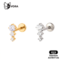 Labret pour enfant en titane G23 ASTM F136, avec grappe de 3 pierres CZ graduées, fileté intérieurement, plaqué or 18 carats, pour cartilage d'oreille