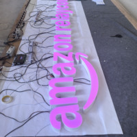 Premium Hassas Alüminyum Aynalı Işıklı Harfler Özel LED Halo Işıltılı Yüksek CRI 95 Suya Dayanıklı Kısılabilir Lüks İç Mekanlar İçin