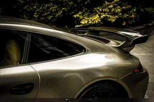 Vinilo Protector Autoadhesivo Color Champán Dorado Metálico de Alto Brillo con Canales de Liberación de Aire para Envoltura Completa de Automóviles - Product Image 5