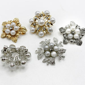 エレガントなクリスタルラインストーンクラシック高級パールブローチ - Product Image 1