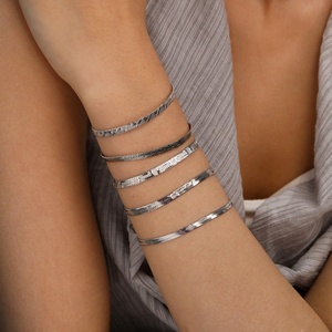 Pulsera de Cadena de Serpiente de Acero Inoxidable con Baño de Oro de 18K para Mujer y Hombre, Joyería Minimalista de Moda, Regalo para Fiesta, Impermeable, Venta al por Mayor - Product Image 3