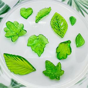 20 pièces/sac, breloques en feuilles <span class=keywords><strong>d</strong></span>'acrylique vertes, perles transparentes en forme de feuilles <span class=keywords><strong>d</strong></span>'érable simulées, pendentifs pour la fabrication de colliers, bracelets et bijoux DIY - Product Image 3