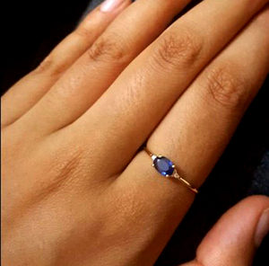 Anillo de aniversario de boda apilable de oro amarillo de 14 quilates hecho a mano, Diamante de zafiro azul ovalado de estilo bonito para fiestas, Idea de regalo de Pascua - Product Image 2