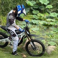 En stock, livraison rapide mondiale, Surron Light Bee X 2026, moto électrique légère 74V pour l'aventure en plein air