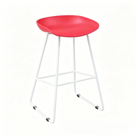 Tabouret de bar haut en métal au design moderne et simple avec pieds antidérapants pour café, pub, bar à domicile, salle à manger