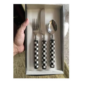 Ensemble de couverts en acier inoxydable poli de qualité supérieure, finition miroir avec manche en résine, fournisseur en gros pour hôtels et restaurants, export - Product Image 1