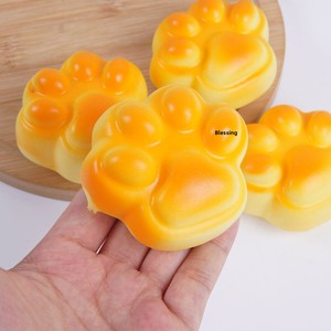Jouet anti-stress en PU en forme de patte de chat mignon, à remontée lente, toucher doux, marque OEM MQ-A-006 pour commandes en gros - Product Image 1