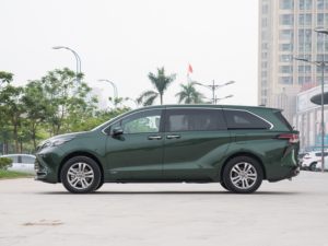Toyotas Si-enna 2.5l Hybrid Mpv 5-door 7-seater Automatic Gearbox Awd Left Attributes Referenced Heavily New Cars Si-enna - Product Image 4