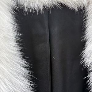 Cappotto Lungo Bianco con Grande Collo in Pelliccia di Volpe, Taglia Grande, Vera Pelliccia di Visone Nero per Donna, per il Massimo Calore - Product Image 5