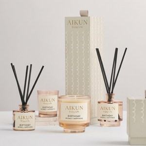 ชุดของขวัญเทียนหอมกลิ่นโซยวา็กซ์แบบมินิมอลพร้อมก้านไม้หอมแก้วจาก Aikun Wholesale สำหรับวันเกิด ตกแต่งบ้าน พร้อมบรรจุภัณฑ์แบบกำหนดเองได้ - Product Image 1