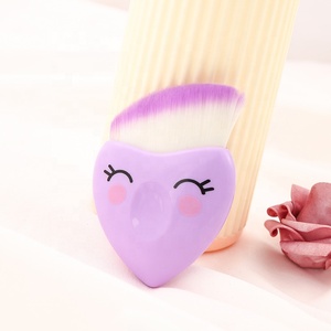 Brocha de maquillaje kabuki para mujer, brocha de maquillaje kabuki suave, portátil, pequeña, con diseño de corazón de amor púrpura, herramienta cosmética de viaje, nueva moda - Product Image 1