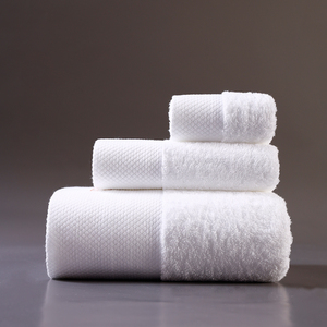 Peignoir de Bain de Luxe pour Hôtel, Serviette Blanche, Logo Personnalisé, Ensemble de Serviettes de Bain pour Hôtels Cinq Étoiles 100% Coton - Product Image 3