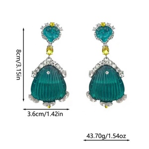 Boucles d'oreilles pendantes de style palais français en vert forêt de diamant de Silver Needle, design long exagéré avec une touche de luxe léger - Product Image 4