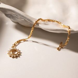 <b>Flower</b> Shape Zinc Alloy <b>Bracelet</b> With Rhinestones Bezel Setting Gift Jewelry - Product Image 4
