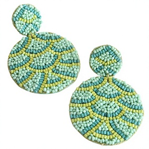 Boucles d'oreilles pendantes en forme de fleur faites à la main, perles de verre imitation perle, plaquées argent, tendance, pour femmes, à porter en soirée - Product Image 4