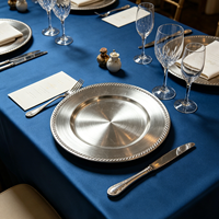Assiettes de présentation empilables et durables en PP de 13 pouces avec bordure perlée or et argent pour la décoration de tables d'hôtels et de restaurants