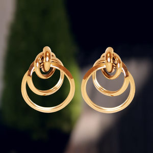 Boucles d'oreilles créoles géométriques en acier inoxydable plaqué or avec design entrelacé, bijoux tendance pour femmes - Product Image 3