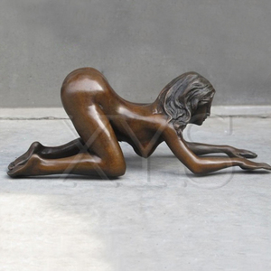Sculpture d'art de mode grandeur nature en bronze d'une <span class=keywords><strong>femme</strong></span> nue accroupie pour la décoration de jardin - Product Image 6