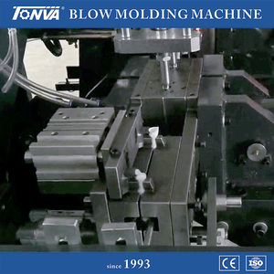 Nylon corrección pluma máquina pequeña botella de plástico máquina de moldeo por soplado - Product Image 2