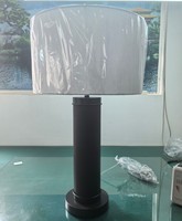 Lampe de table LED moderne en métal avec abat-jour en tissu, alimentation CA, culot E26