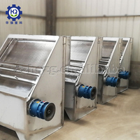 Machine de séparation de l'eau et des débris solides pour engrais organique à base de tiges de coton