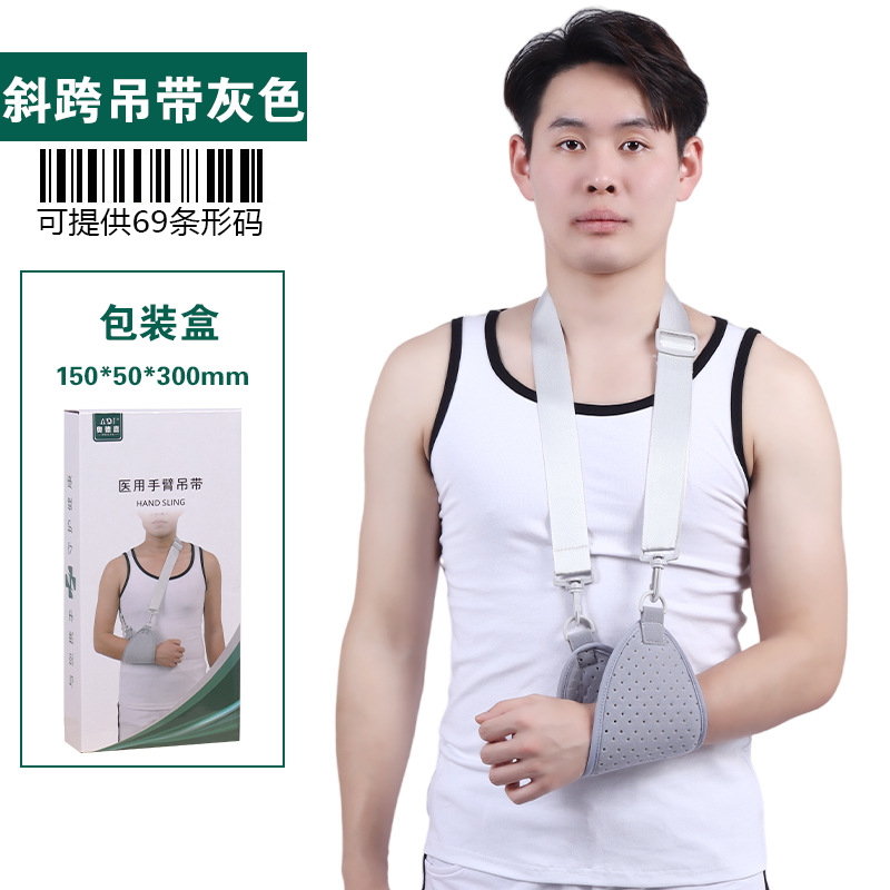 Estilo bandolera con tirantes, gris para todas las estaciones.