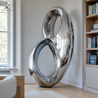 Sculpture abstraite en acier inoxydable poli, motif boucle infinie, pour la décoration intérieure des hôtels, villas, salons et galeries.