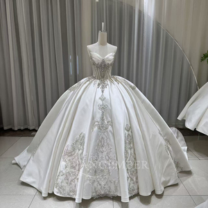 Robe de mariée OY040 moderne et élégante, coupe princesse, illusion de dentelle florale, manches longues, en satin, ornée de cristaux - Product Image 2