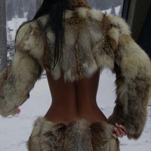 Mode Hiver Ensemble Fourrure Femme: Short en Véritable Fourrure de Renard Douce et Naturelle Associé à un Manteau en Fourrure de Renard Doré Véritable pour Femme - Product Image 3