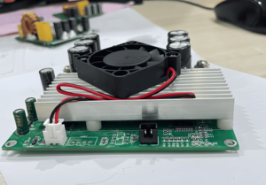 Controlador Solar PV MPPT-PCB-40A con Pantalla LCD, Corriente 12V/24V, 98% de Eficiencia, 400Wp-900Wp, Certificado ROHS, Onda Sinusoidal Pura, Funcionamiento Continuo 24h - Product Image 2