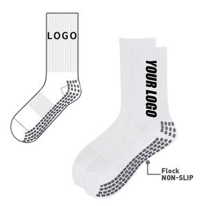 <span class=keywords><strong>Chaussettes</strong></span> antidérapantes personnalisées en gros pour enfants et adultes, en matériau vert personnalisé, pour le sport, le yoga, la sécurité - Product Image 1