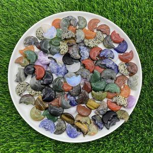 Offre Spéciale : Pierre de Quartz Cristallin Facettée en Forme de Lune, 3 cm, Plusieurs Matériaux Disponibles, Taille Personnalisable Acceptée, Envoi Aléatoire - Product Image 1