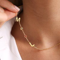 EManco - Collar con Colgante Lateral de Acero Inoxidable con Nombre y Piedra de Nacimiento Personalizada, 26 Letras, para Niños y Mujeres