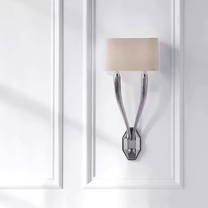 Lampada da Parete di Lusso in Ottone Dorato con Paralume in Lino, Illuminazione Moderna per Soggiorno e Camera da Letto, Applique con Paralume in Tessuto - Product Image 2