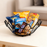 Panier à fruits DaS de style moderne en métal avec revêtement en poudre, en forme de fleur ondulée, avec base en bois pour le salon