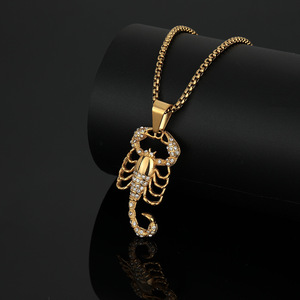 Hip Hop insecto 18K chapado en oro no deslustre Zirconia cúbica no deslustre impermeable colgante de joyería de acero inoxidable para hombre - Product Image 3