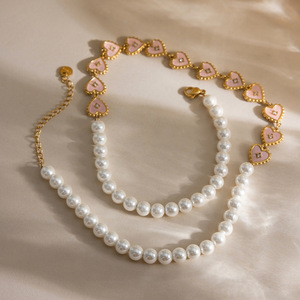 Collar de Perlas en Forma de Corazón con Corazones de Esmalte Rosa Chapados en Oro para Uso Diario - Product Image 4