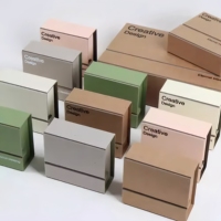 Umweltfreundliche Hochwertige Faltbare Versandbox Flach Verpackt Wellpappe-Verpackung Individuelle Farbe Karton-Versandbox mit Prägung