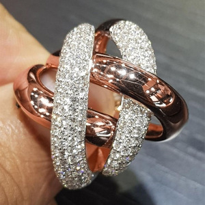 Anello Chunky Intrecciato con Zirconi per Donne, Gioiello da Dito Elegante per Feste - Product Image 2