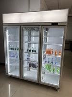 Réfrigérateur commercial à boissons en acier inoxydable 304 à triple porte vitrée, contrôle numérique de la température, étagères réglables, dessus personnalisé