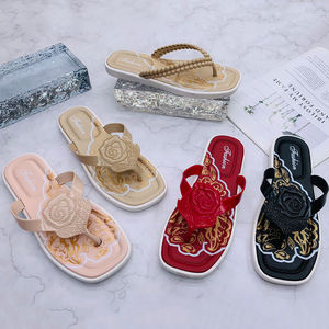 2025 pas cher <span class=keywords><strong>jolies</strong></span> pantoufles en caoutchouc supérieures sandales <span class=keywords><strong>tongs</strong></span> pantoufle pour dames - Product Image 5