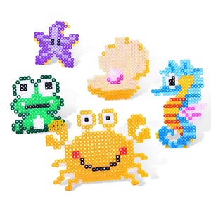 Un Hermoso Juego de Cuentas Fusibles en Varios Colores, Adecuado <span class=keywords><strong>para</strong></span> Manualidades Infantiles, Juego de Cuentas Fusibles - Product Image 1