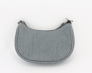 Sac bleu scintillant pour filles avec cœurs matelassés Un vrai sac à main pour la grande fille. Paillettes bleues, matelassage en forme de cœur, quelque chose nous fait penser - Product Image 4