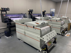 เครื่องพิมพ์อัตโนมัติ Garros ผลิตด้วยหัวพิมพ์ I3200 สำหรับพิมพ์ฟิล์ม PET ด้วยหมึกสีขาว DTF ความกว้างการพิมพ์ 60 ซม. รุ่น 60m - Product Image 5