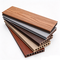 Planches de terrasse modernes en composite WPC à grain droit lisse, emboîtables, antidérapantes et résistantes à l'humidité pour parcs et jardins
