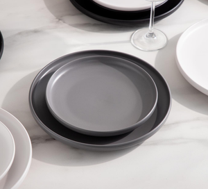 Ensemble d'assiettes en céramique mate personnalisées en gros |   Assiettes de 10,5 pouces avec logo personnalisé, plusieurs couleurs en stock pour restaurants et hôtels - Product Image 2