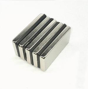 맞춤형 N35 네오디뮴 자석 소형 산업 Alnico 2/<span class=keywords><strong>3/4</strong></span>/5/8 기타 픽업 영구 블록 코팅 Ndfeb 자석 절단