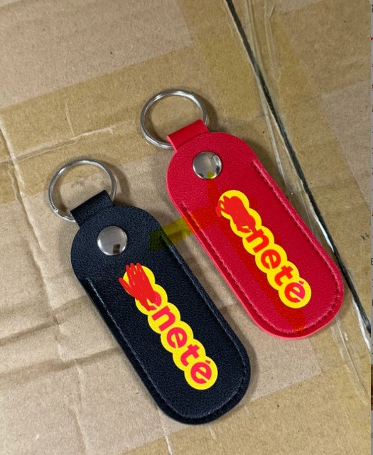 Customized Hot Sale Pu Leather Keychain USB Flash Drive Protective Anti-lost  Carrying Bag with  Carrying Bag with Keychain