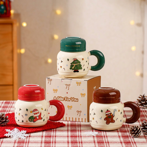 Ensemble de tasses à café en céramique de Noël mignonnes de 520 ml avec couvercle, réutilisables et adaptées aux aliments, pour boissons chaudes, cadeaux promotionnels et usage festif - Product Image 1