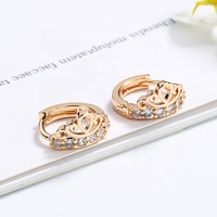 Vente en gros Bijoux mixtes pour femmes Boucles d'oreilles créoles Moisanit Huggie plaquées or 18 ct de Dubaï